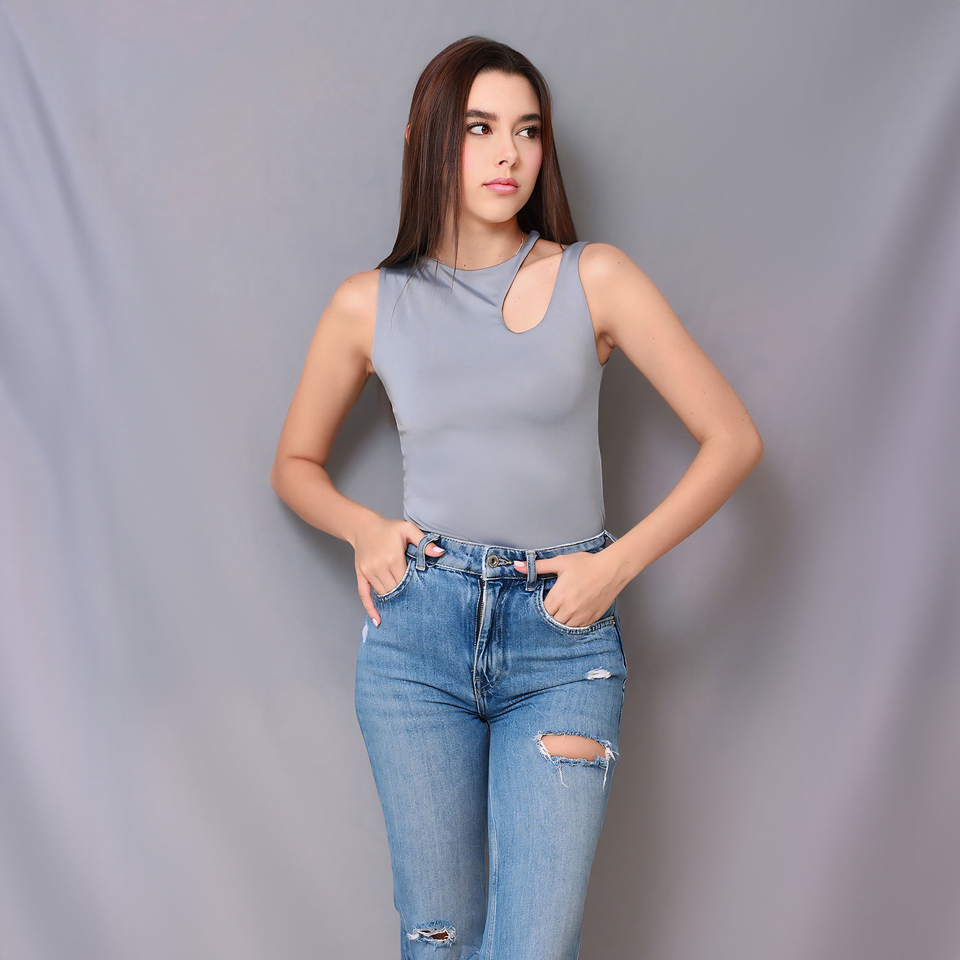 Body Asimétrico Detalle Cruzado Gris Perla