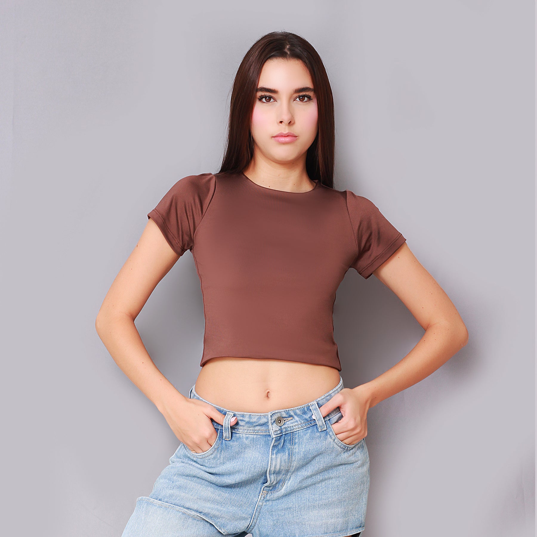 Crop Top Cuello Redondo Manga Corta Café