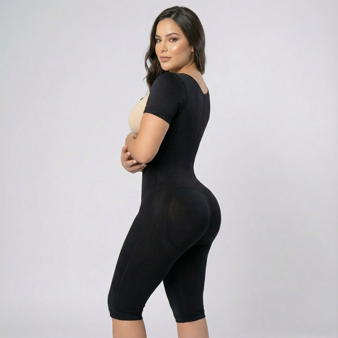 Faja Levantacola Manga Corta Pierna 3/4 Negra